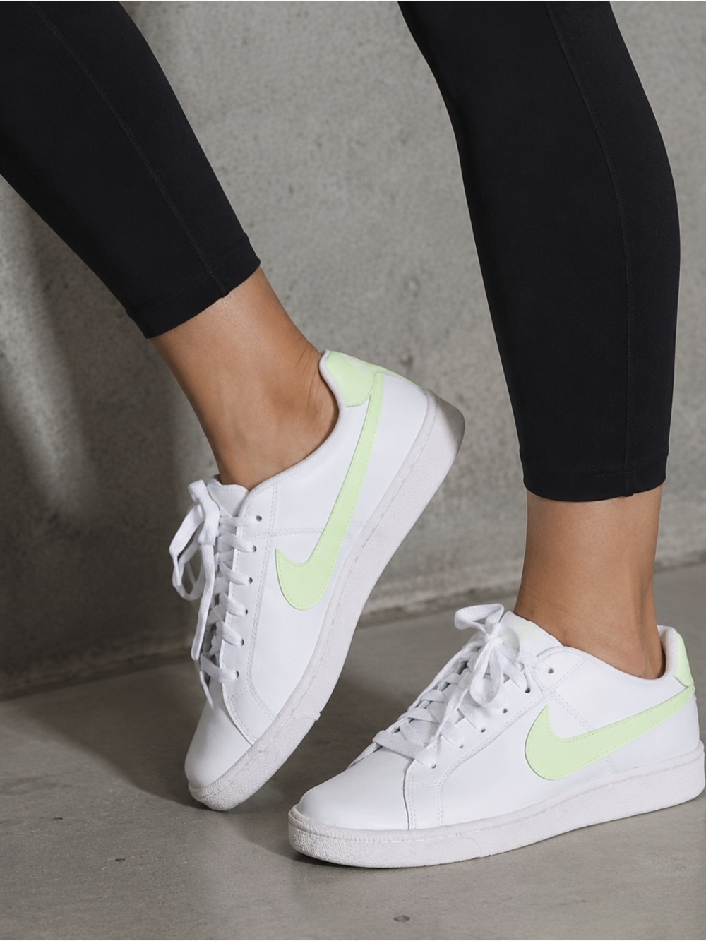 Tenniscore Nike Womens Court Royale Sneakers size 7.5